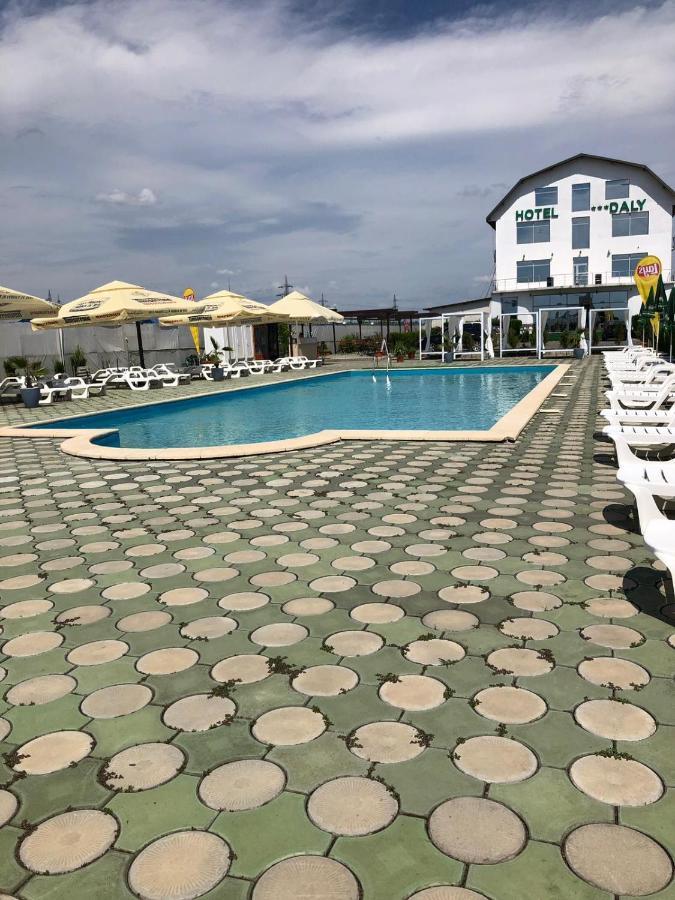 Hotel Daly Ploieşti Exterior foto